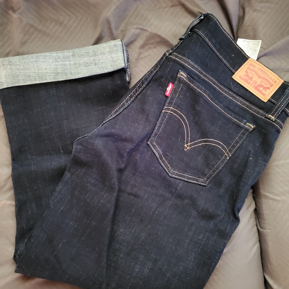Levi Capris